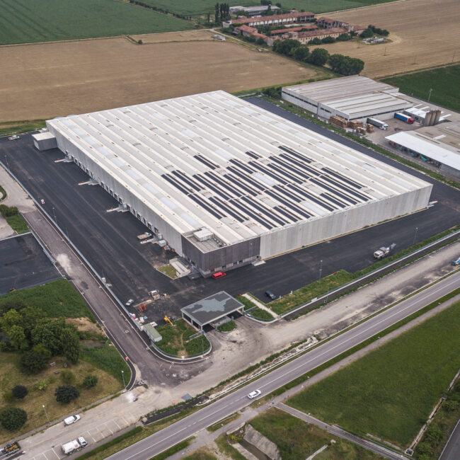 immagine polo logistico fara olivana con sola vista dall'alto